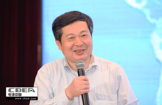 圖為中科院物理研究所常務副主任、研究員黃學杰發(fā)表主題演講.jpg