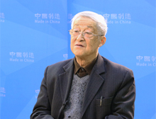 圖為超威集團相關(guān)負責人接受采訪